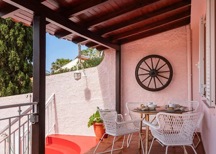 Casa Frangipani By An Island